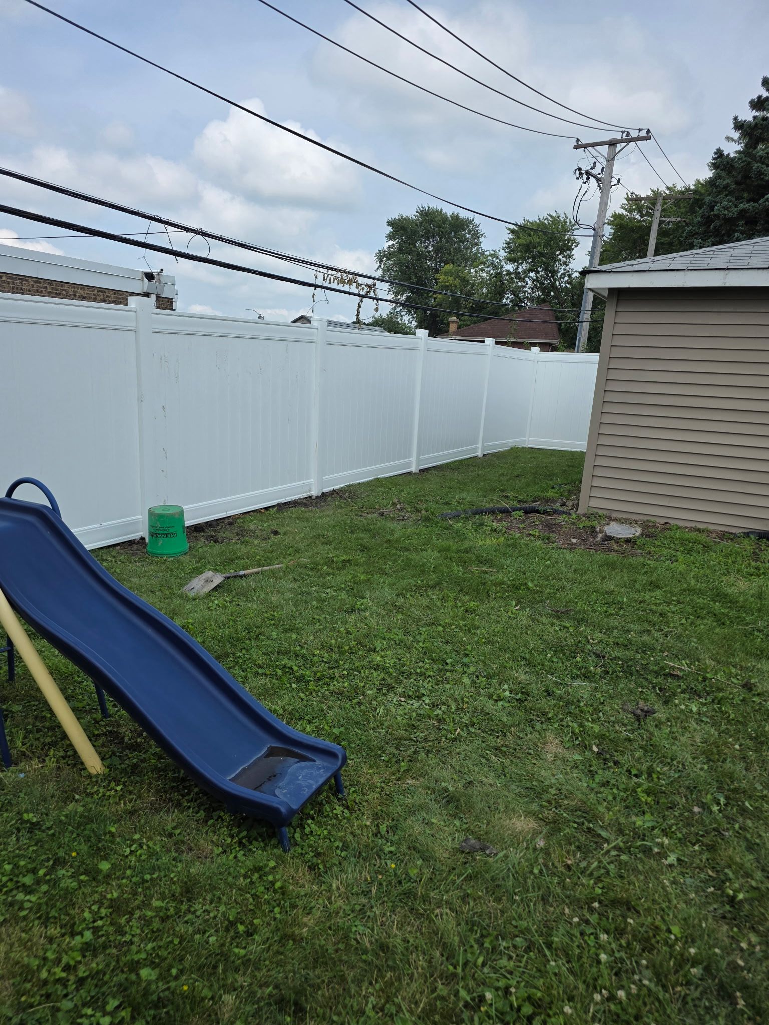 White vinyl privacy fence